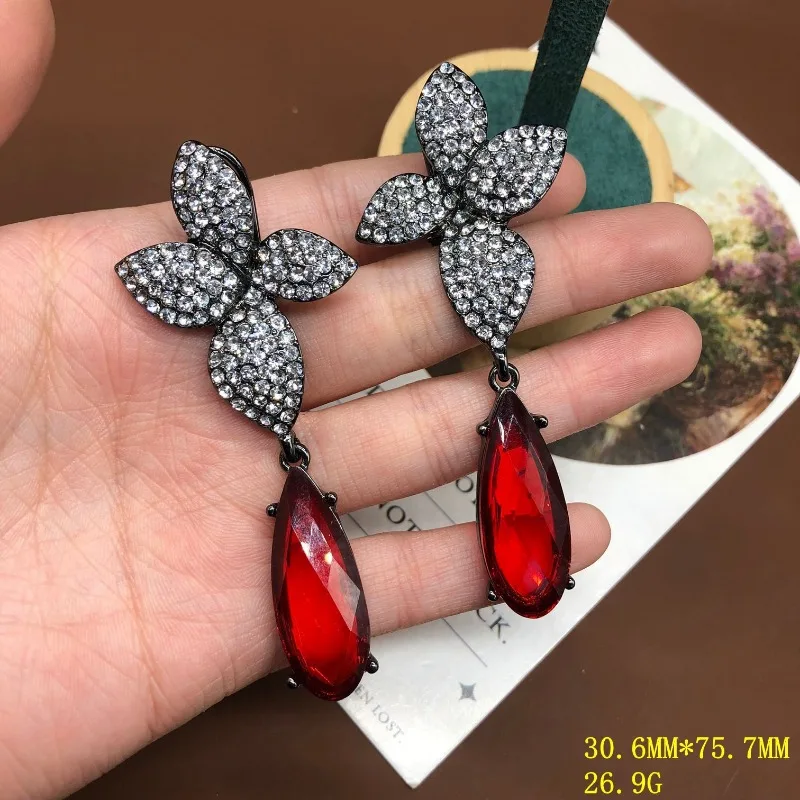 

Medieval Black Nickel Flowering Water Drop Pigeon Blood Red Diamond Pendant Ear Needle Silver Needle Ear Clip High-end Accessori