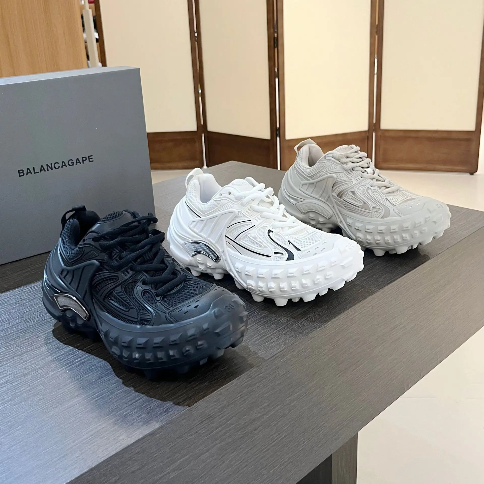 Parisian Men's Thick-Heeled Durable Rubber Tank Boots Unisex Trendy Footwear Suitable for All Seasons