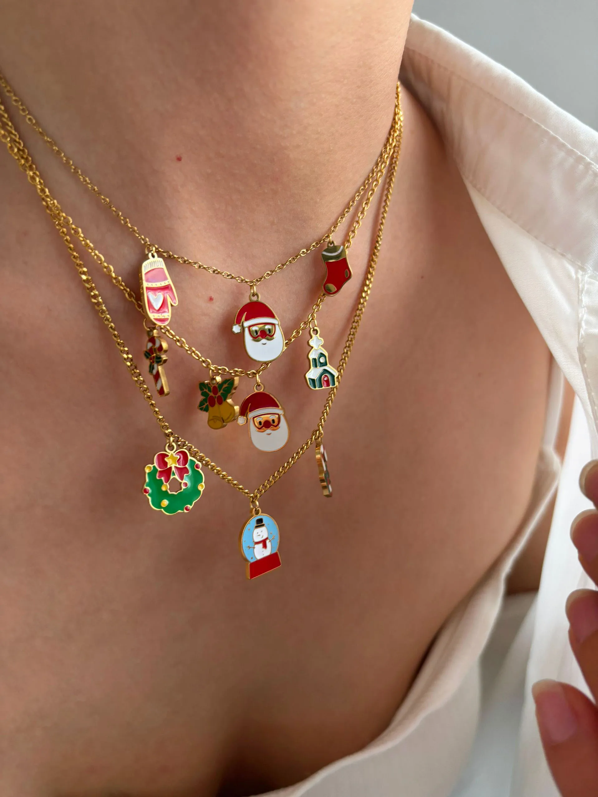GHIDBK هدية الكريسماس مجوهرات من صلب لا يصدأ موضة ملونة المينا سانتا كلوز ثلج جورب دلايات قلادة القلائد للنساء