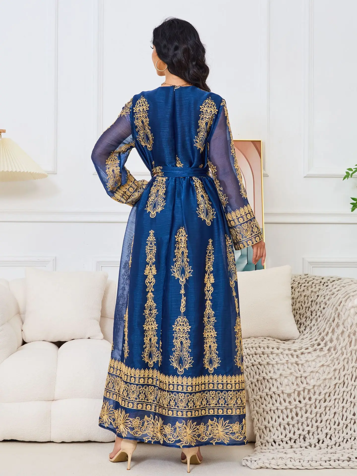 Middle Eastern Muslim Robe Women Party Dress New Embroidered Round Neck Full Sleeves Elegant Blue Evening Dress Abaya