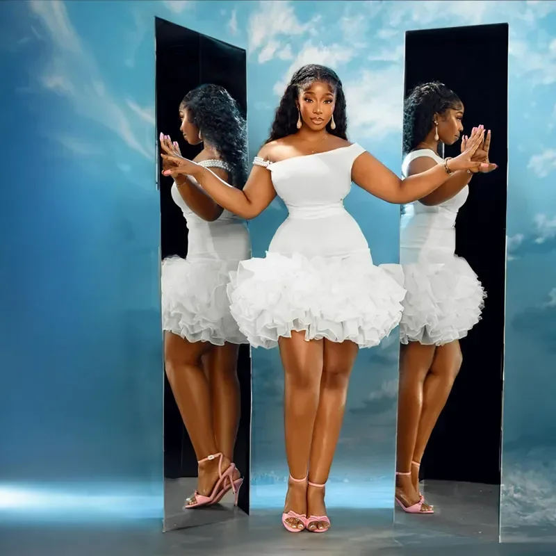 

Mini Cocktail Dress White Applique Spaghetti Straps Illusion Sheath/Column Satin Short Prom Dresses Customized