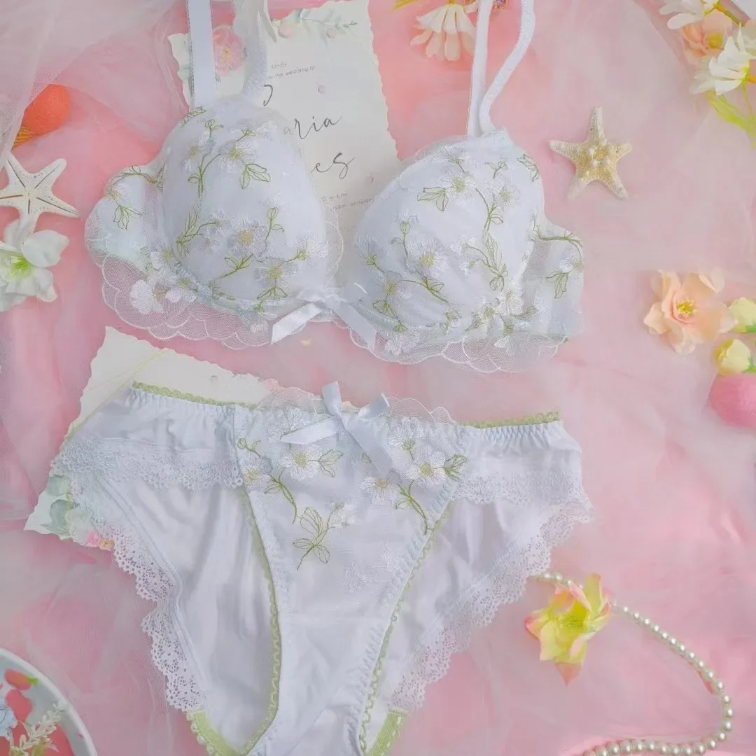 Home Set di reggiseno con anello in acciaio grande con cuore di pollo basso ricamato dolce giapponese per ragazze, comodo set di biancheria intima con chiusura laterale