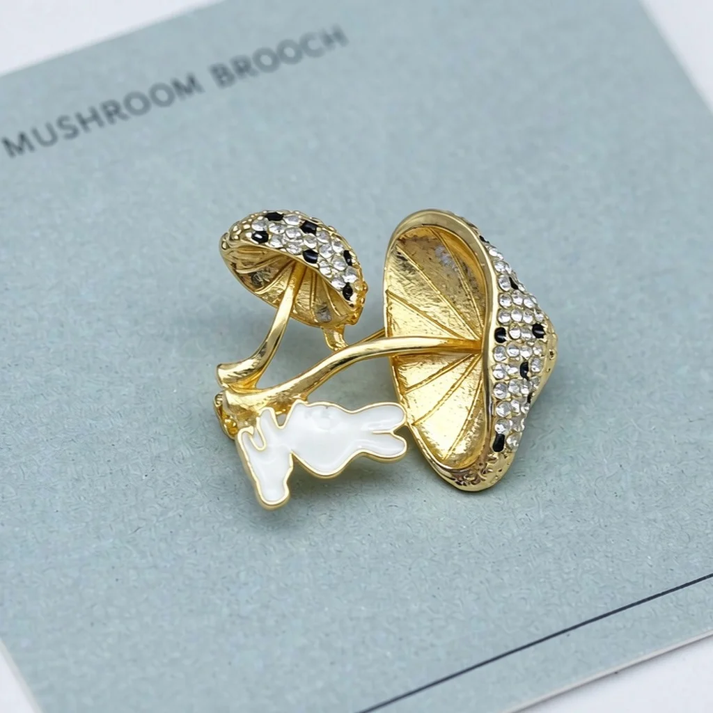 New Badge Collar Accessory, Elegant Metal Lapel Pin, Dating Accessory, European Retro Style, Simple Bow Tie Accessory, Decorative Buckle, Shoe Accessory, Commuter Brooch, Decorative Pin, Shoe Badge, High Aesthetic Appeal, Clothing Pin, Women's Suit Pin, Silk Clip, Badge Brooch, Light Luxury Waterproof