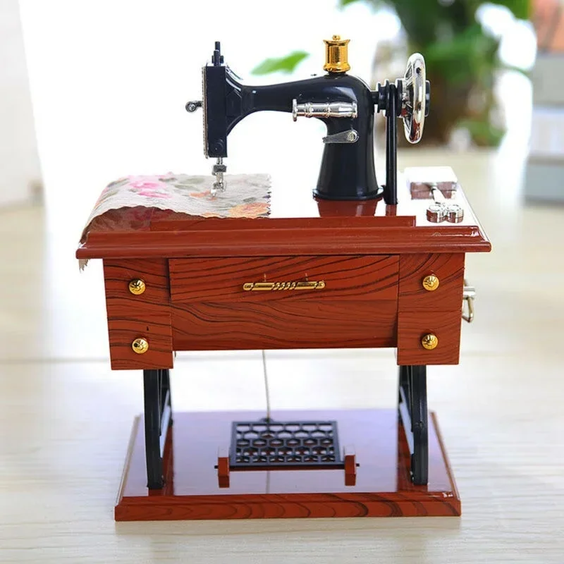 Vintage Music Box ของเล่น Mini จักรเย็บผ้าเครื่องกลคริสต์มาส-ของขวัญตกแต่งตารางดนตรีจําลองของเล่นสร้างสรรค์ของขวัญ