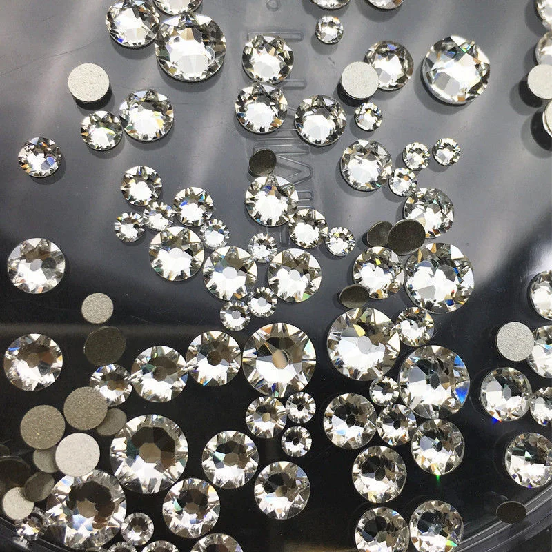 أحجار الراين المسطحة ثلاثية الأبعاد دائرية متعددة الأحجام، ولمسات فضية، وإكسسوارات أظافر من حجر الماس المتلألئ