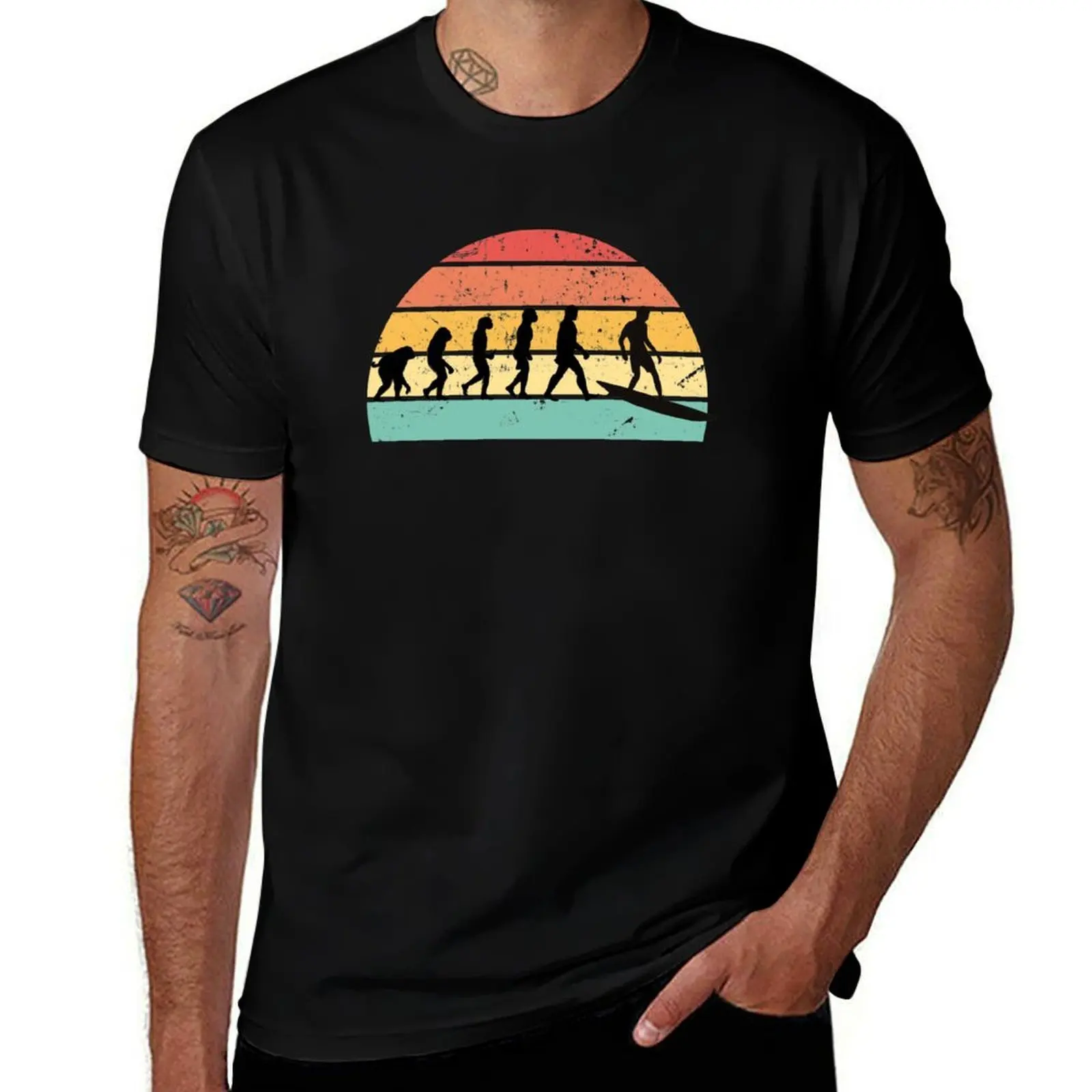 T-shirt de performance à séchage rapide "Surfing Evolution Surfer" - cadeau amusant