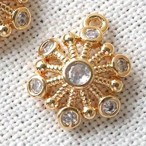 1pcs Copper-plated Gold Autumn Winter Round Zircon Snowflake Pendant Charms For Jewelry Making DIY Bracelet Accessories Findings