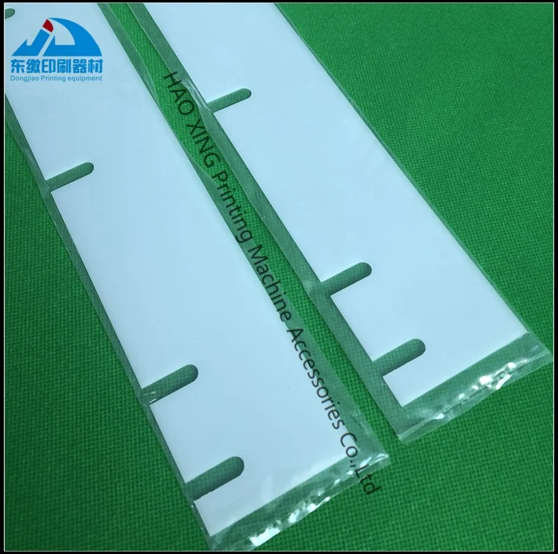 Printing Machinery Parts Wash up Blade for Man Roland 700 Printing Parts 1102X56X1mm Wash up Blade 13 Holes Cleaning Squeegee