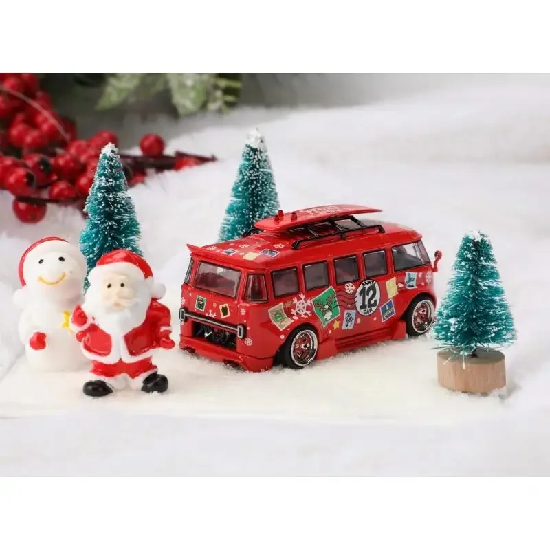 Liberty 1:64 Volkswagen Wide-body Low Party VW T1 Christmas Painting Comes with A Scene Display Model