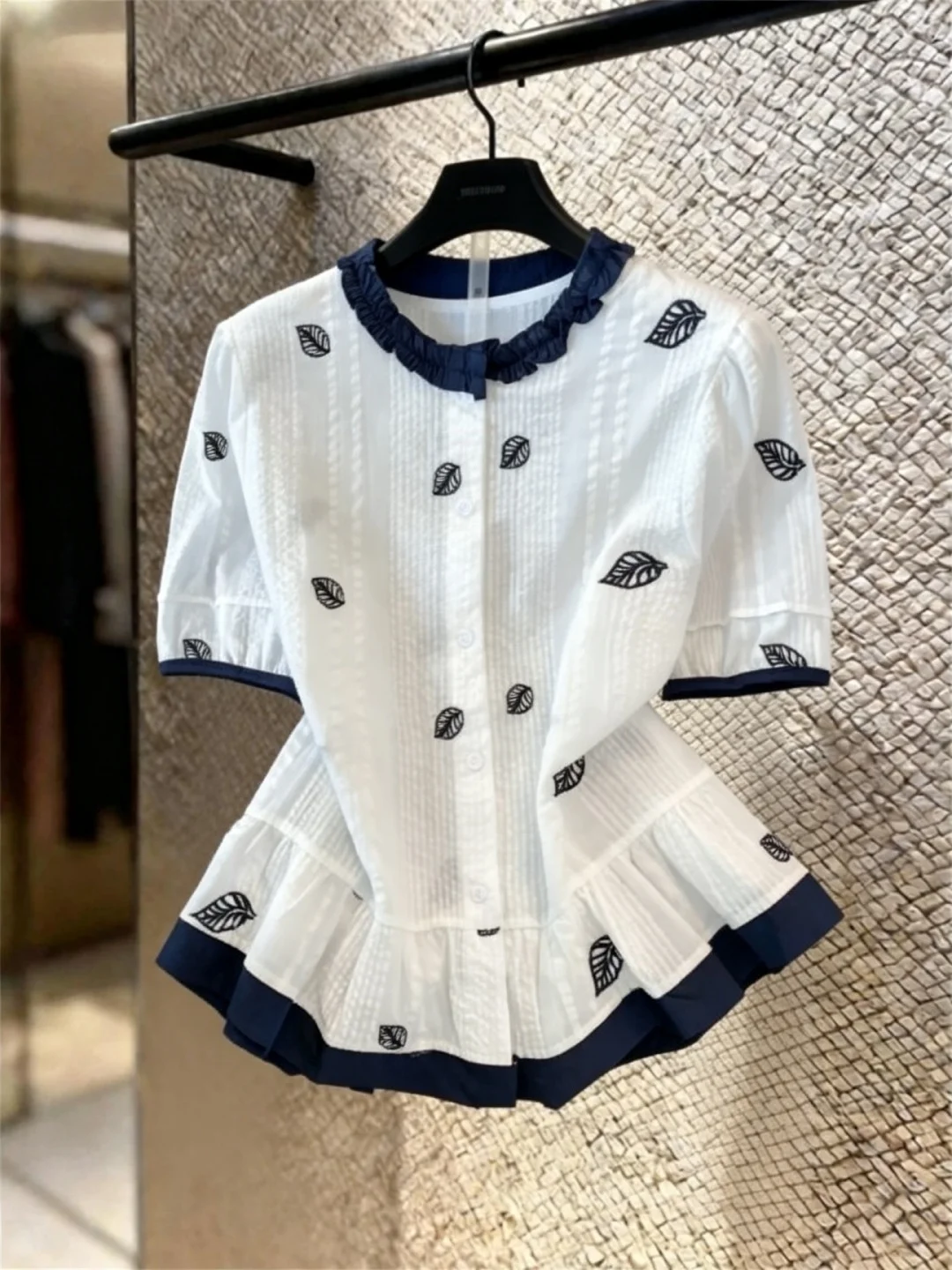 

Retro Embroidered Leaf Short Sleeve Women's Shirt Summer 2026 New Style Slimming Versatile Anti-aging Cotton round Neck Butto...