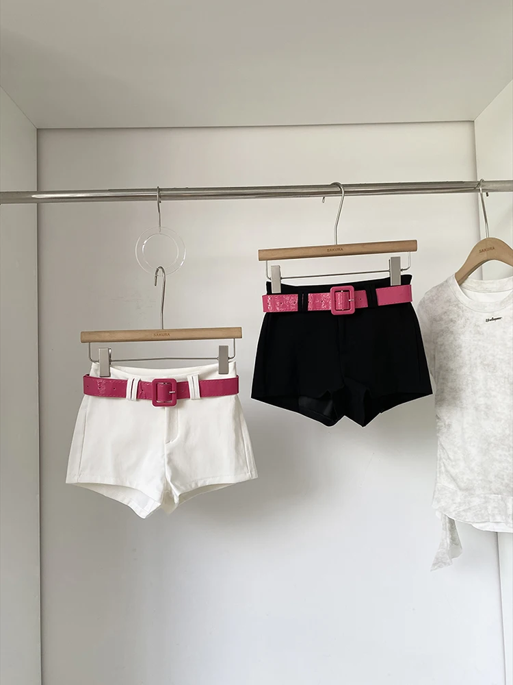 

2025 summer new women's fashion niche commuting simple and versatile sexy pure desire high waist with belt casual shorts