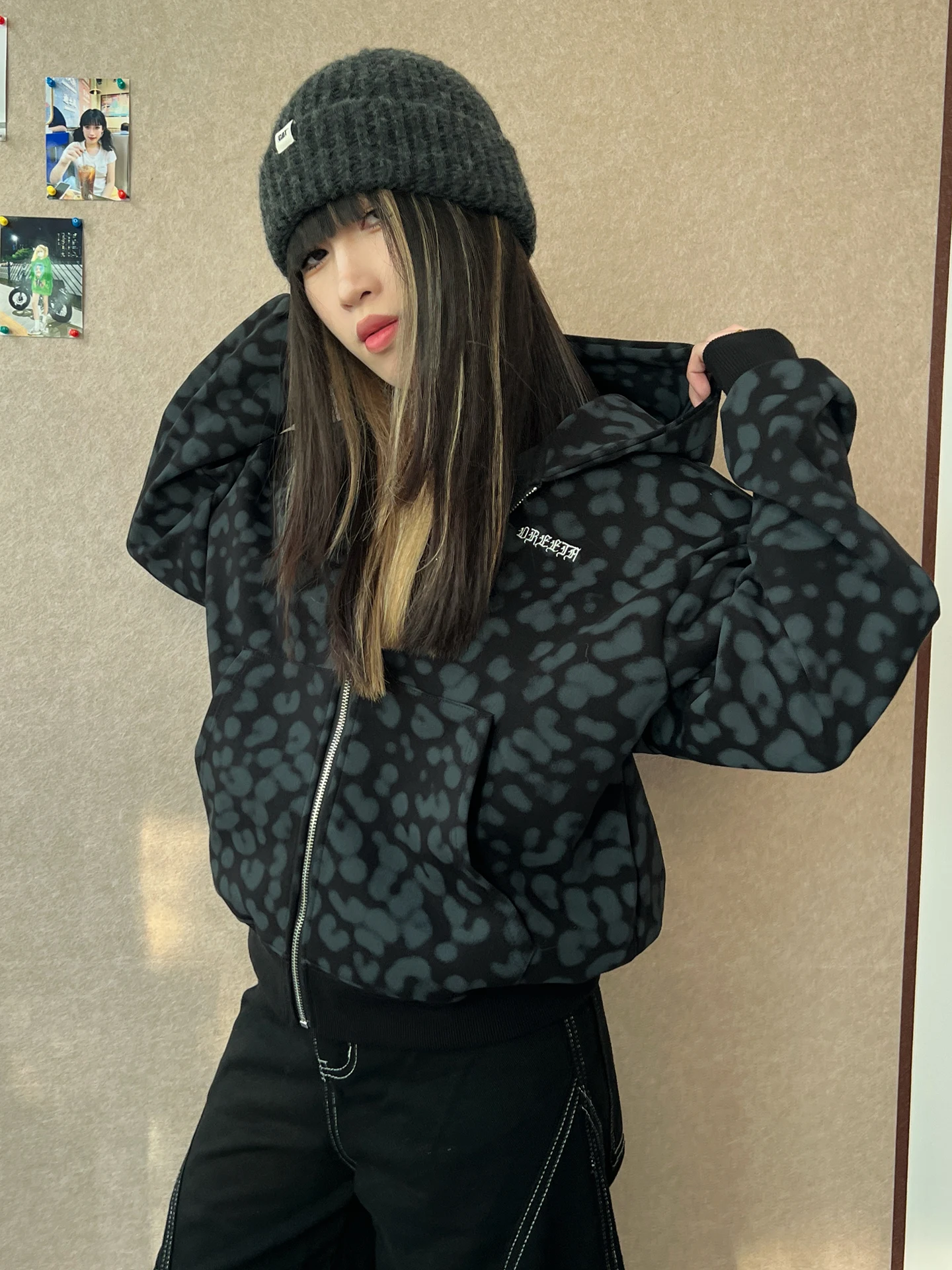 

Американская толстовка свободного кроя с капюшоном и леопардовым принтом на молнии для мужчин и женщин – модная верхняя одежда для повседневной носки