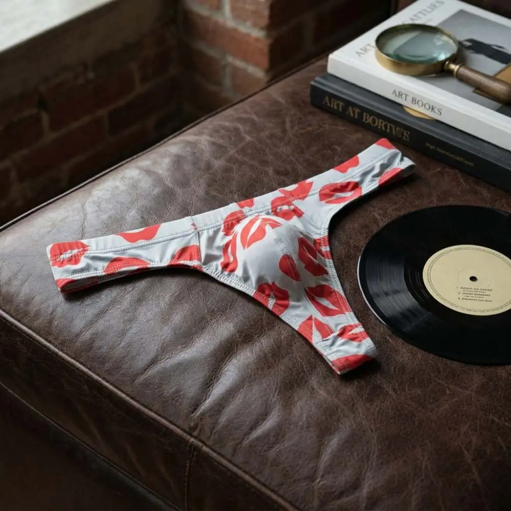 

Мужские трусы-стринги из ледяного шелка с принтом губ и рта, с низкой посадкой, красные, с вырезом T-back