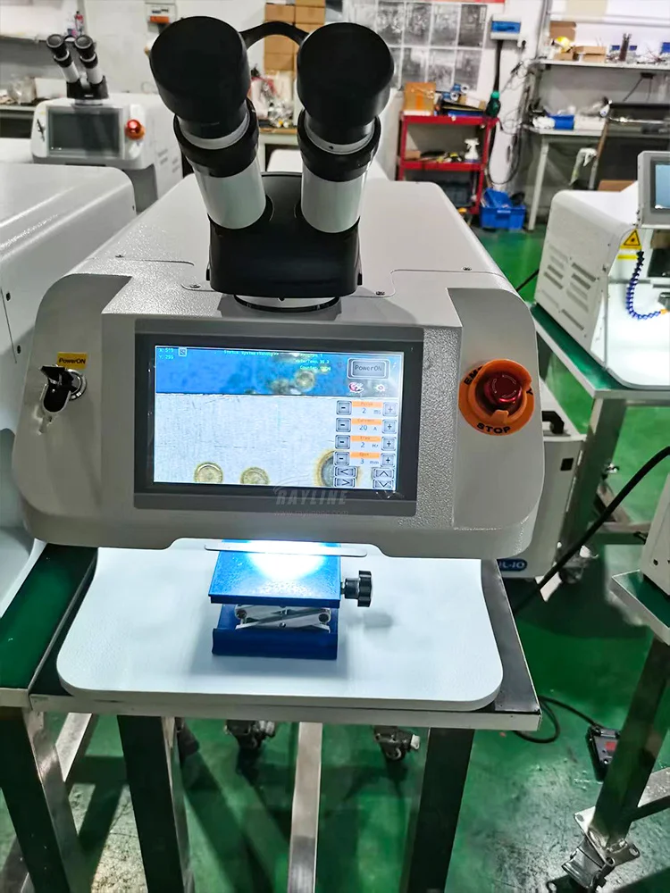 

Ювелирный точечный сварочный аппарат мощностью 200 Вт с CCD-управлением, 13,6-дюймовым HD-сенсорным экраном, высокоточный мини-лазерный паяльник для золота и серебра