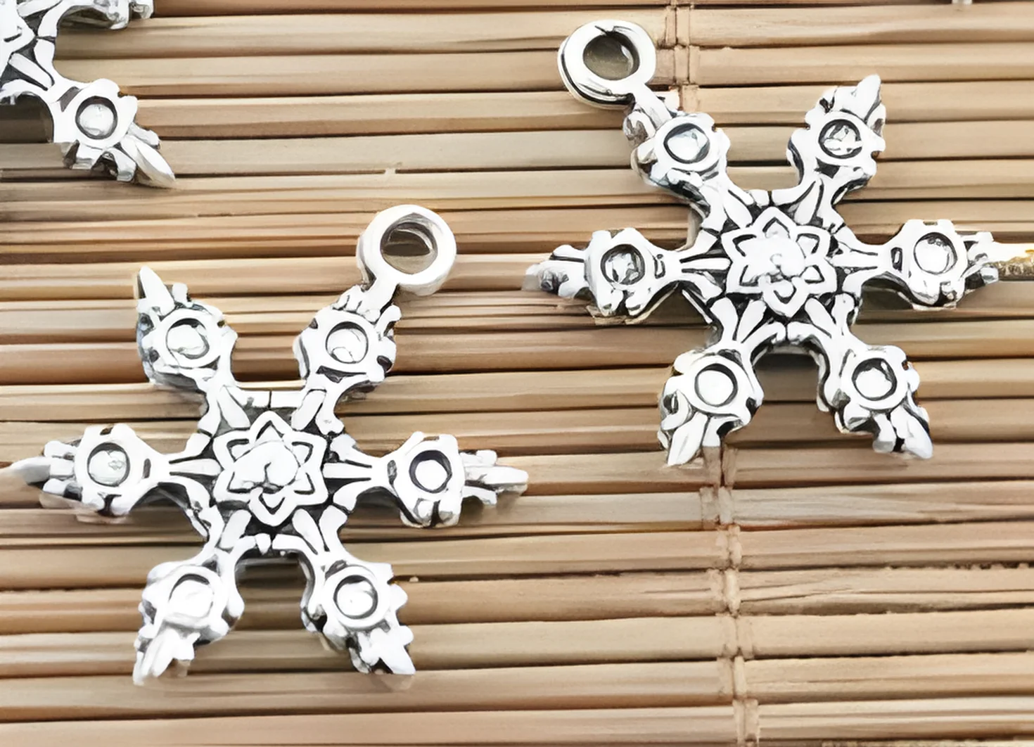 

25pcs 20mm Alloy matel tibetan silver 2sided snowflake design pendants HWEF0036