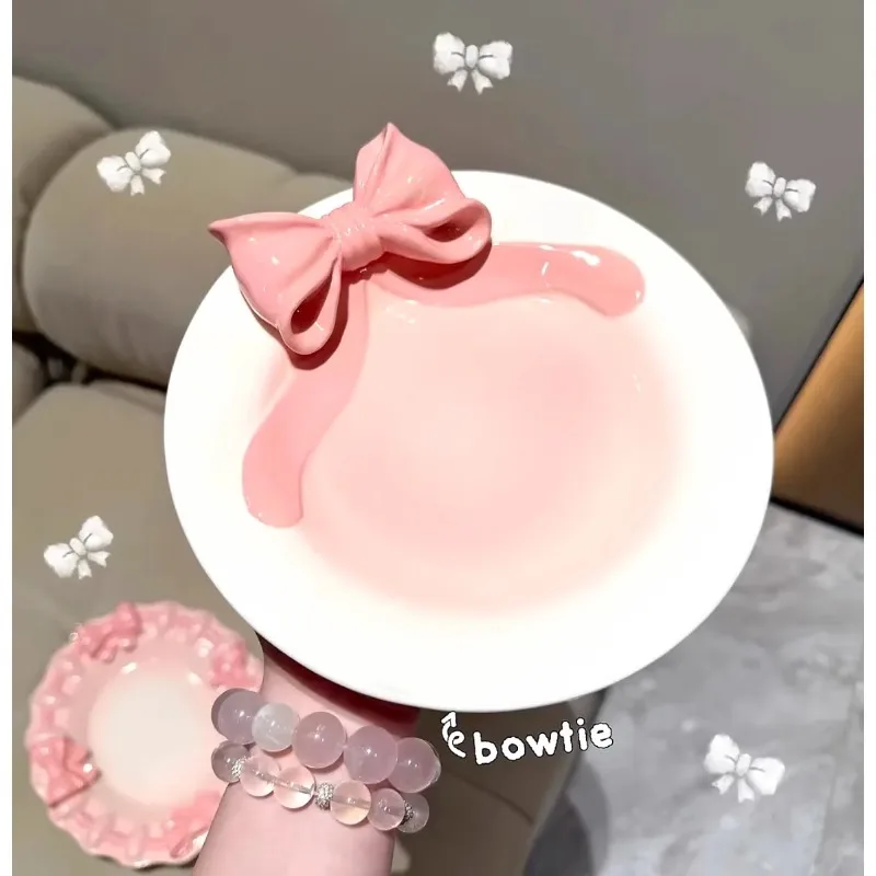 

Керамическая тарелка ручной работы с тиснением и бантом во французском кремовом стиле, милая десертная тарелка, тарелка для стейка