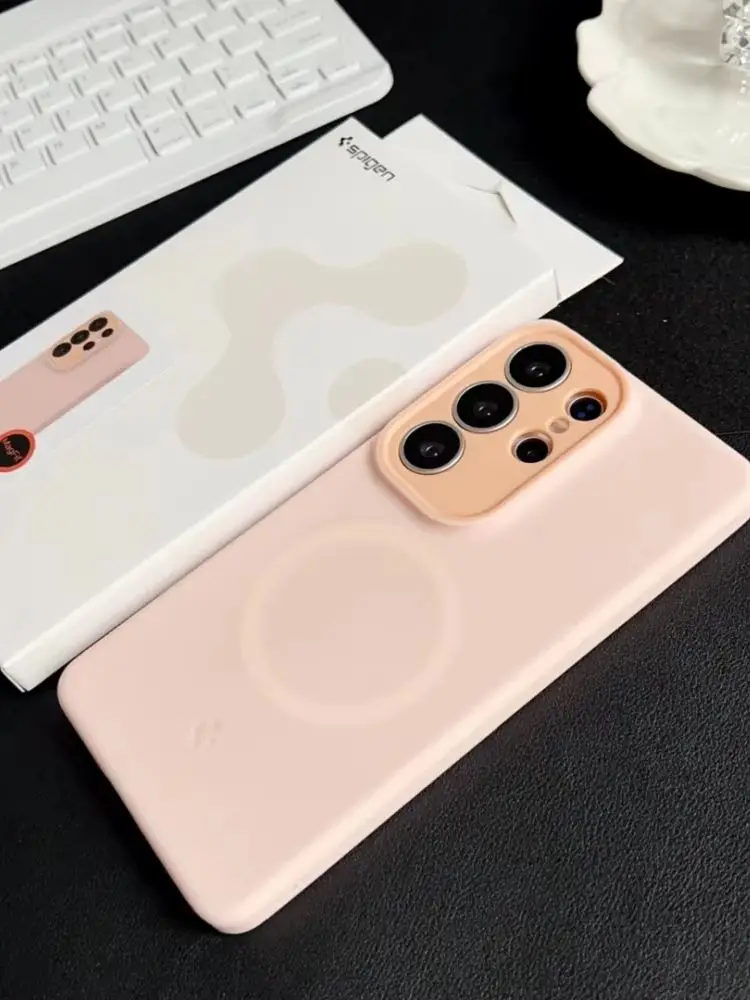Oryginalne etui Spigen z płynnego silikonu do Samsung Galaxy S26 Ultra S25 Ultra z obsługą ładowania bezprzewodowego Magsafe, odporne na wstrząsy. — zdjęcie produktu 7