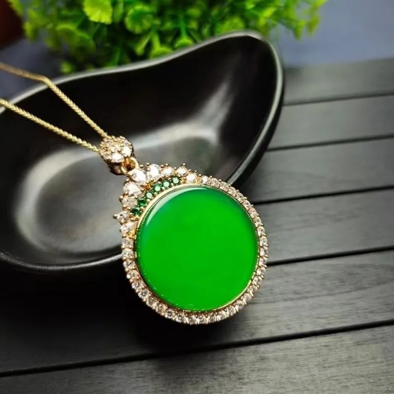 

Natural Green Chalcedony Hand Carved Peace Brand Jade Pendant, Fashionable Jewelry, Men's and Women's Agate Necklace Gift