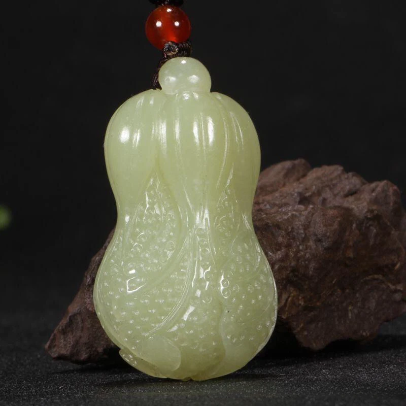 Chinese Cabbage Pendants with Yellow Mouth Materials Are Popular Pendants for Men and Women