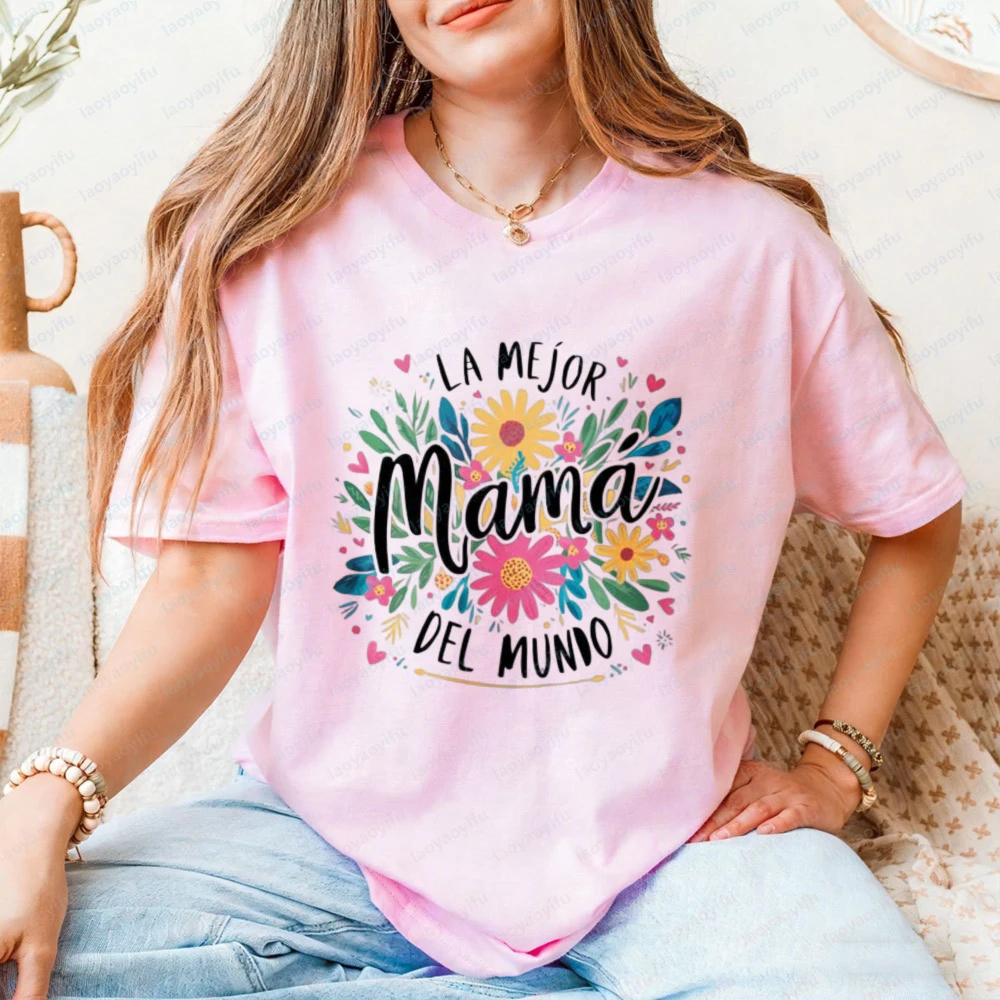 Vibrant Floral La Mejor Mamá Del Mundo Graphic T-Shirt for Women Heartfelt Latina Mom Casual Cotton Tee Retro Mother's Day Gift
