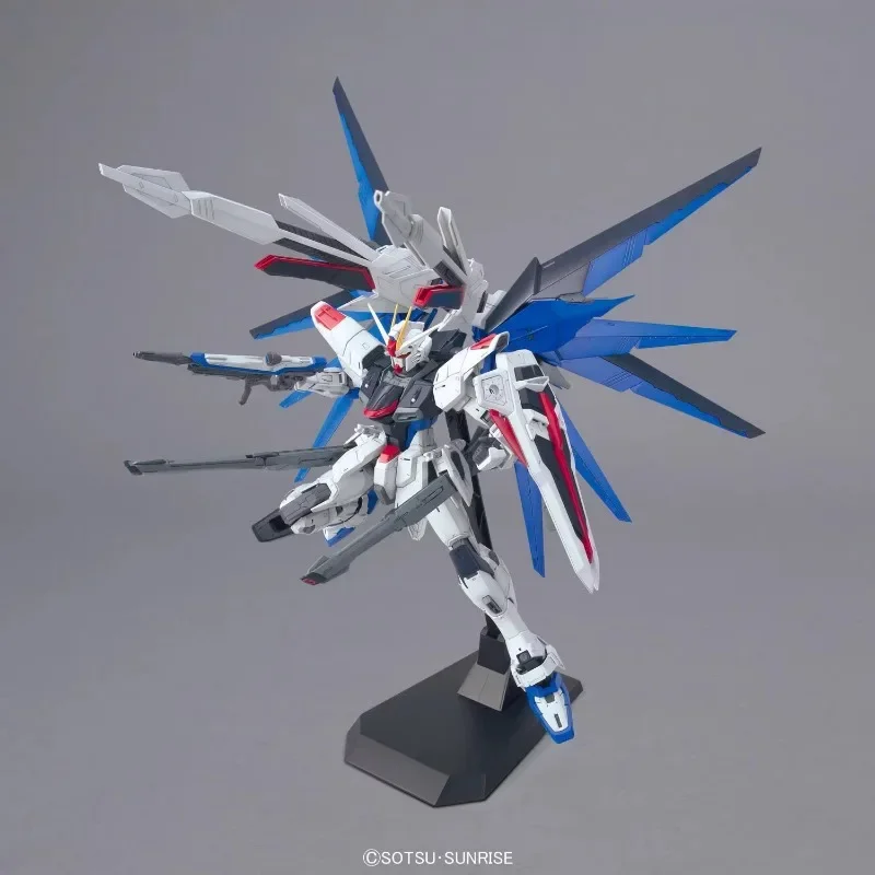 MG 1/100 FREEDOM GUNDAM Z.A.F.T. MOBILE SUIT ZGMF-X10A Ver 2.0 Freedom SEED Original Anime Action Figure Model Toys IN SHELF