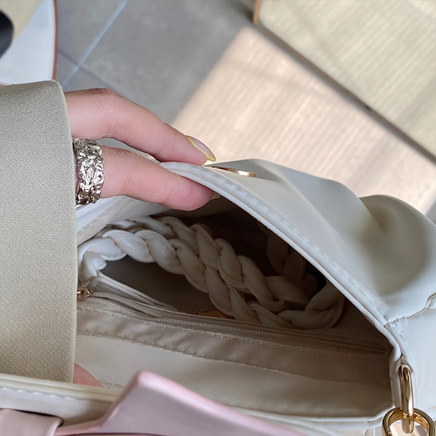 Stylish Bowknot Crossbody Bag - Compact & Versatile Design - Durable & Chic - Ideal for Casual Outings