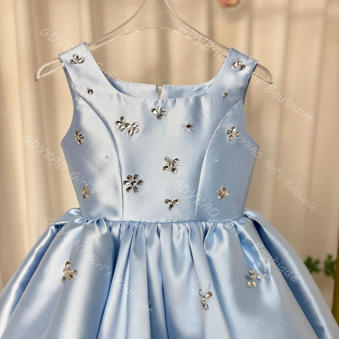 فستان فتاة الزهور من الساتان الوردي مع ياقة مربعة كريستالية وفتحة خلفية فستان الأميرة للأطفال بطول الركبة فستان حفلات مخصص