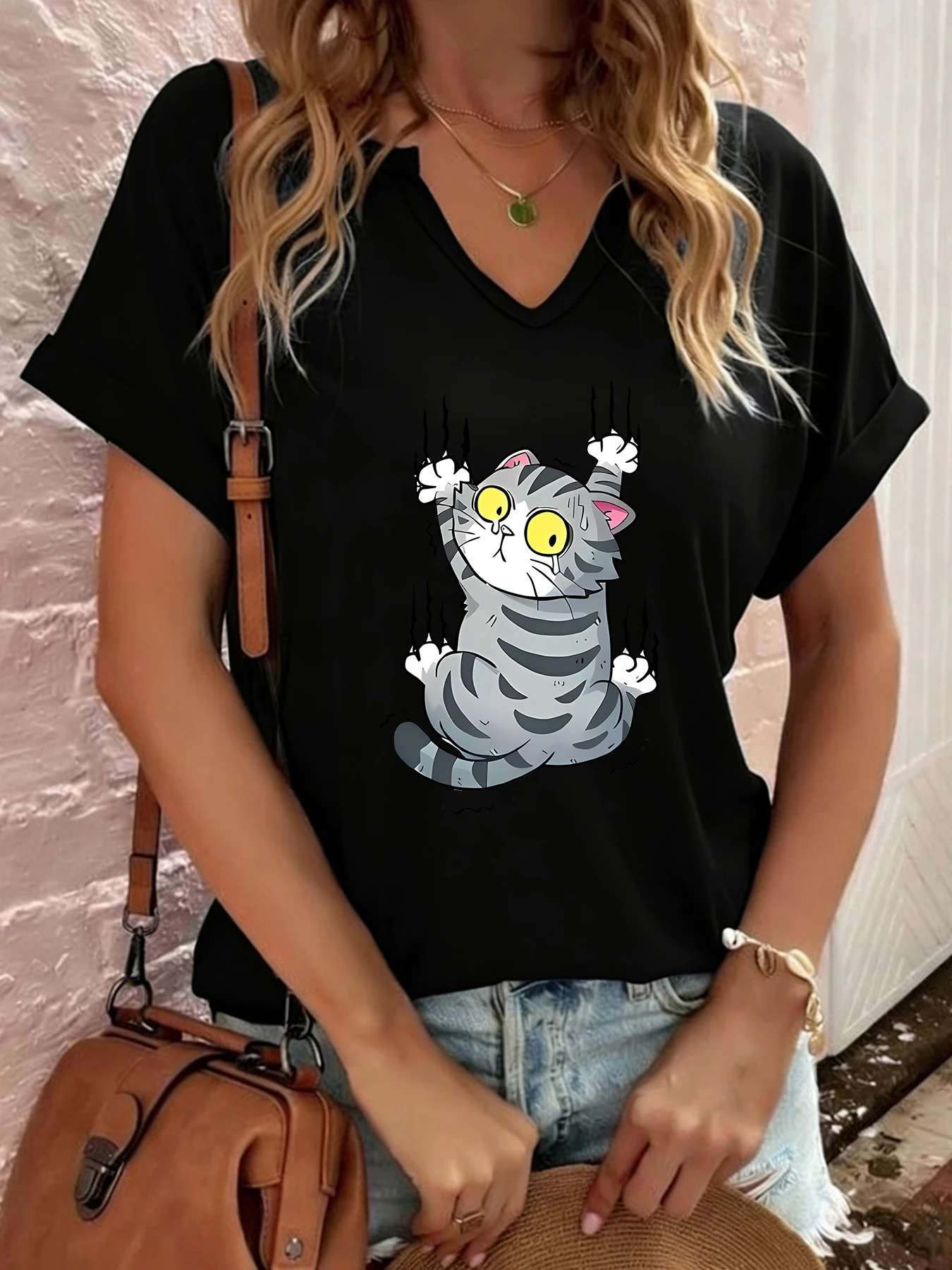 Fun scratching tiger-spotted cat pattern print V-neck short-sleeved T-shirt for women, suitable for summer wear