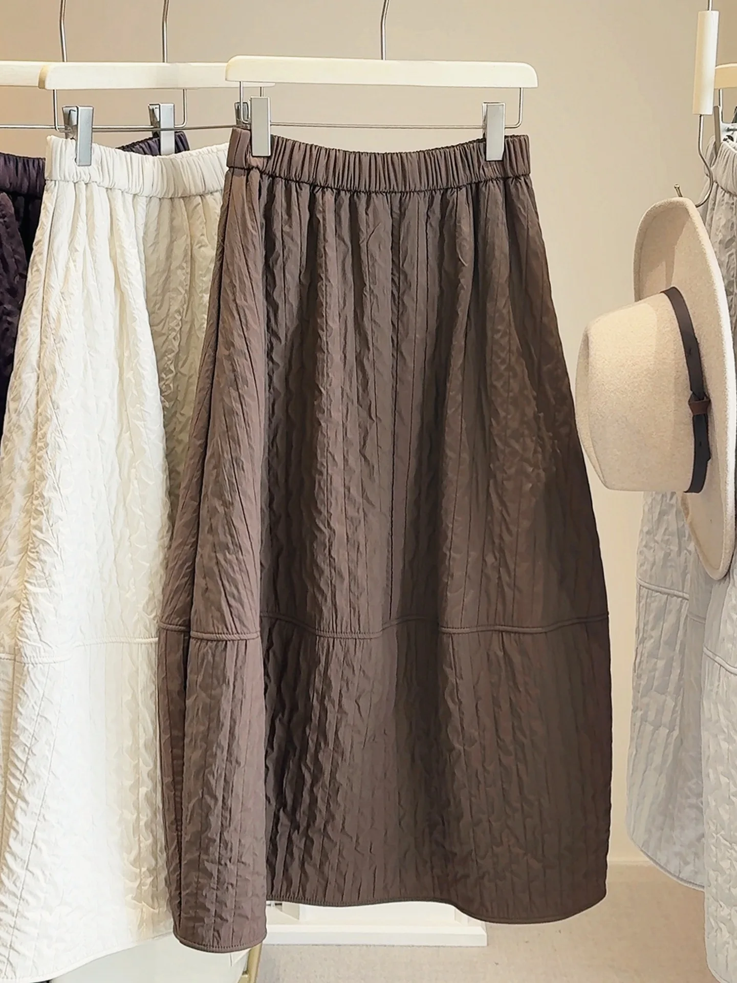 

2025 Autumn/Winter Fleece-Lined Thick Textured Puffy High-Waist Skirt for Women, Slimming A-Line Skirt