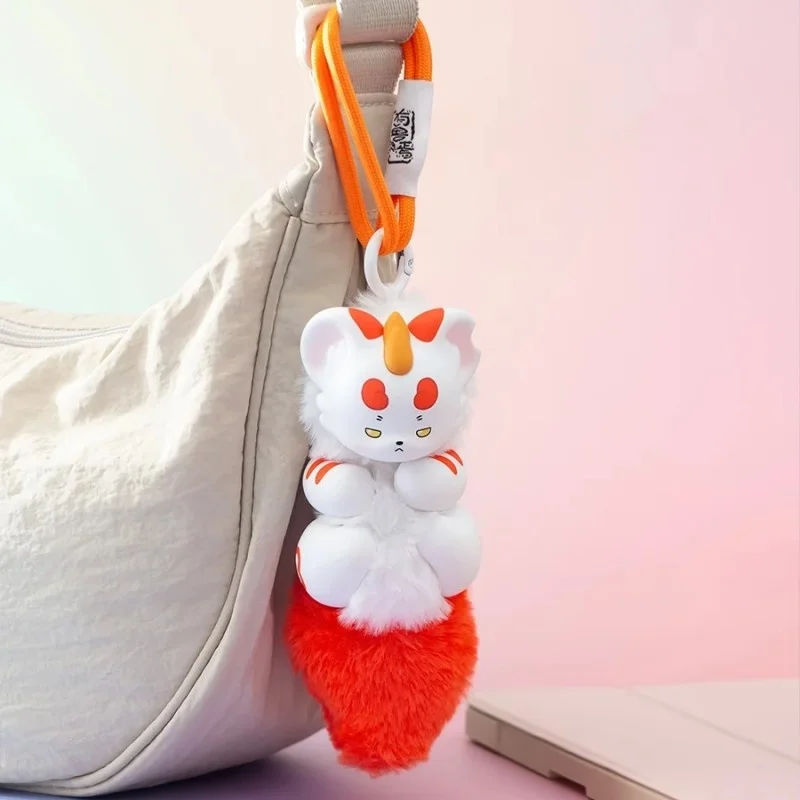 Existem animais, há caixas cegas, há brinquedos de boneca de pelúcia espiritual na palma, anime, pingente de mochila periférica