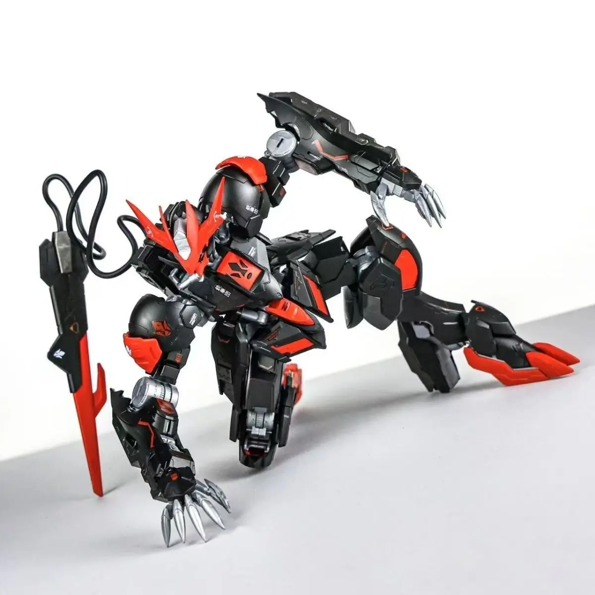 在庫あり MAX MODEL 1/100 バルバトス ルプスレックス 黒赤色 組立