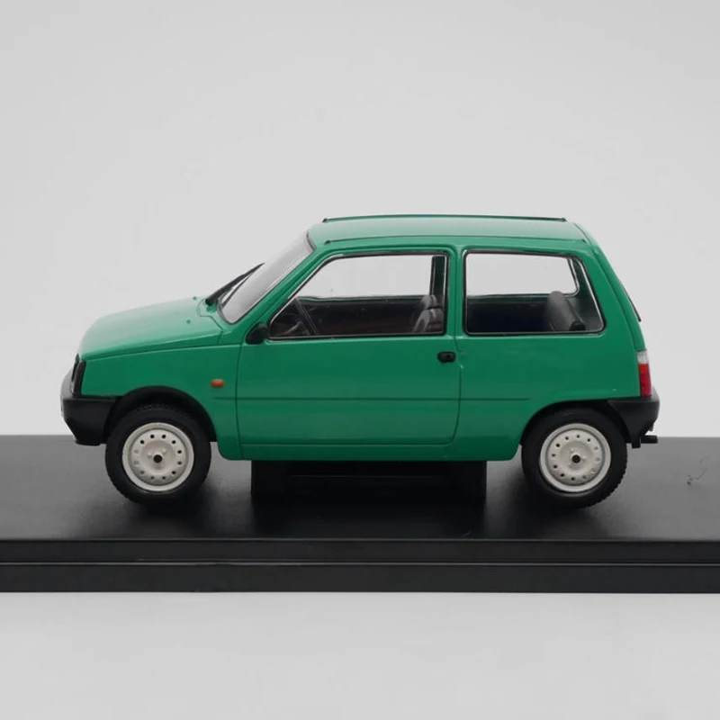 

Ixo 1:24 Lada Oka Vaz-1111 Моделирование автомобиля из сплава Статическая коллекция Украшенные праздничные подарки Игрушки