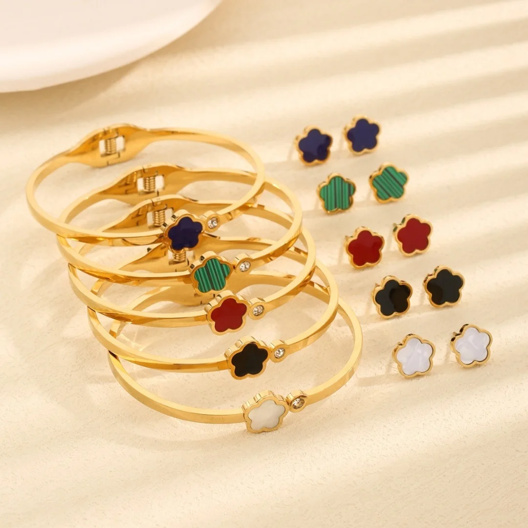 Hot titanium steel five leaf diamond bracelet stud set classic senior sense women's party wedding jewelry selling shamrock