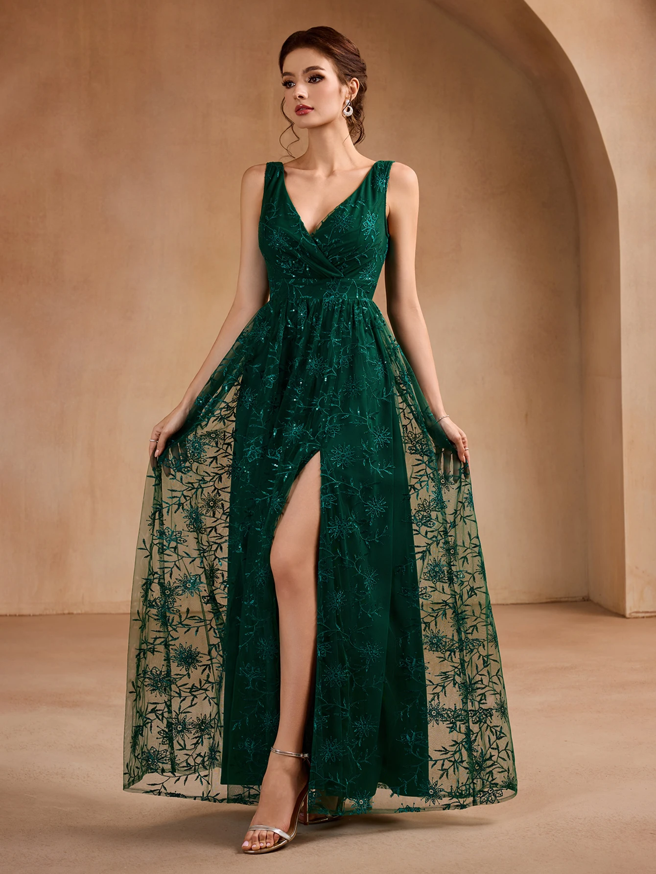 

Elegant V-Neck Green Evening Dress 2025 New Style Lace Embroidery Side Slit Wedding Party Gown