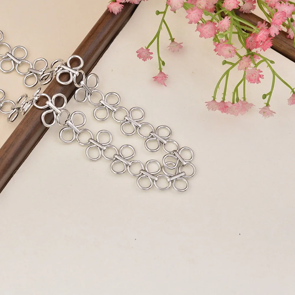 Minimalism Personality Sliver Color Geometry Hollowed-out Four-leaf Clover Choker Necklace for Women Men Clavicle Chain Jewelry