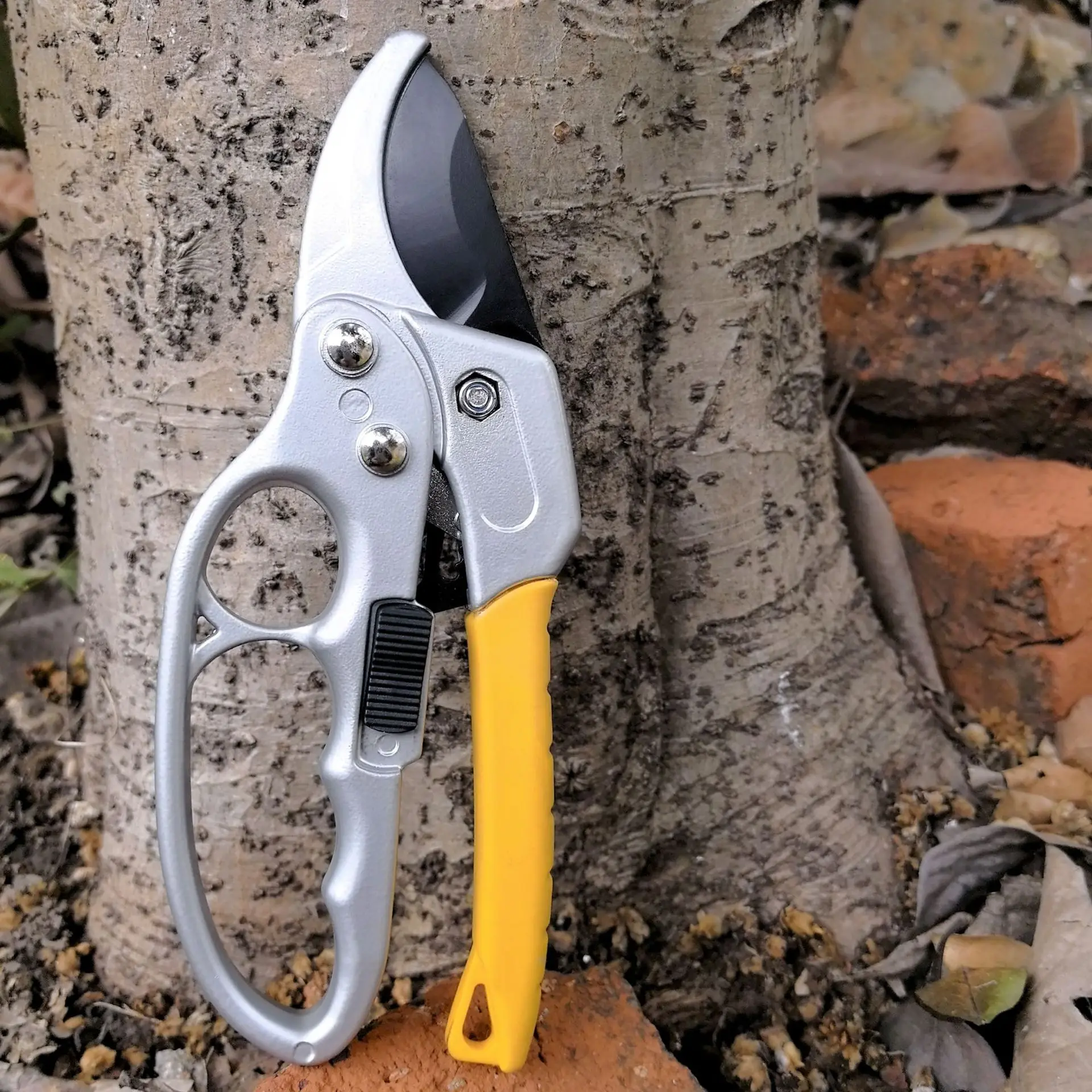 

Powerful Gardening Shears Sharp Professional Ratchet Garden Pruning EDC Shears - 3-Stage Anvil Design for More Cutting Power