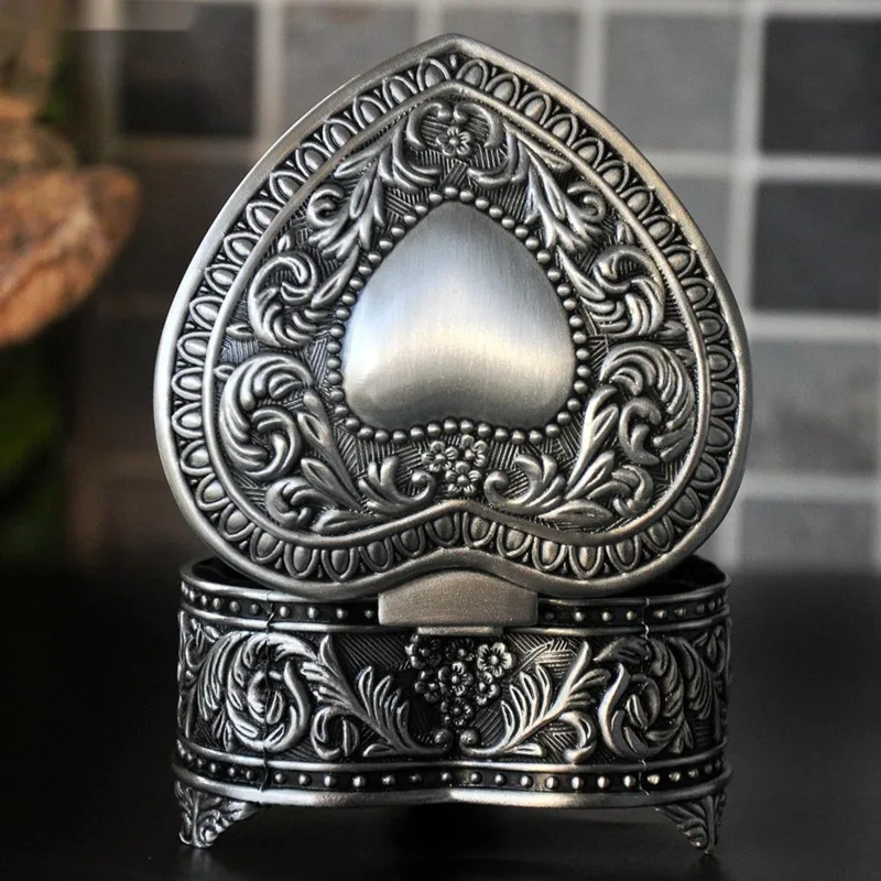 Vintage European Jewelry Box Metal Relief Storage Boxes Creative Heart Ring Stand Fabric Interior Jewelry Organizer