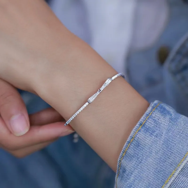 

2024 New Women Light Luxury Bow Copper Bracelet Ladies Fashion Rhinestone Silver Color Metal Bracelet for Club Party Accessories