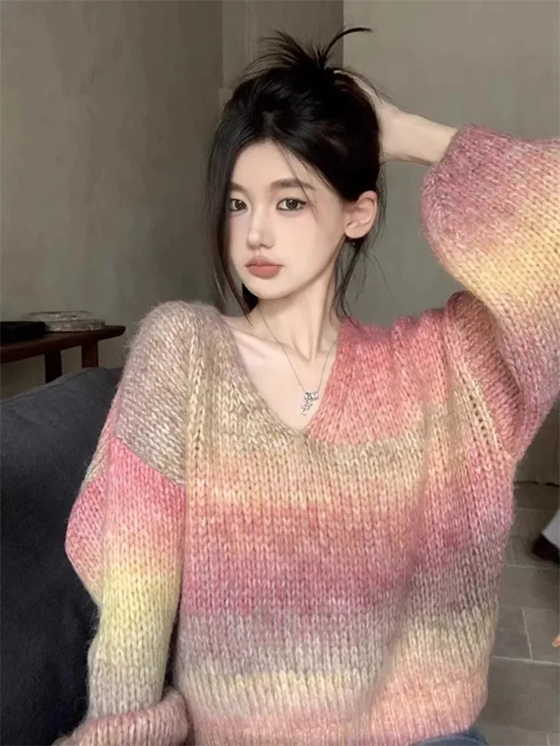 Retro V-neck Gradient Contrasting Pullover Sweater for Women Wearing Loose and Lazy Style Knitted top for Autumn and Winter 2024