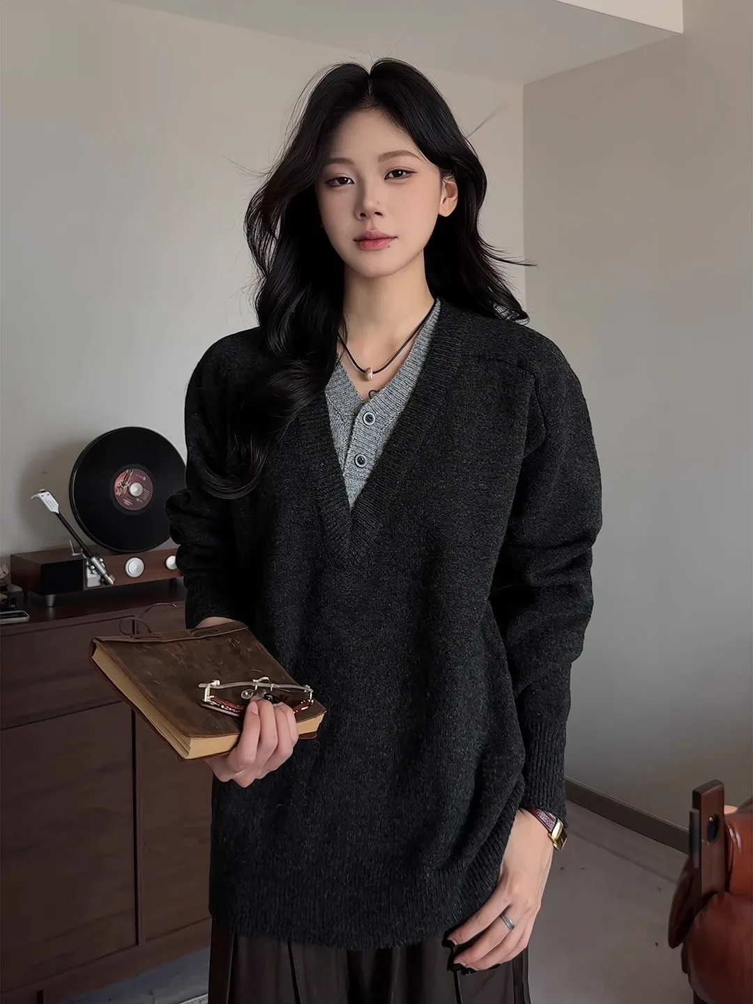 Deep ey V-Ne Knitted Sweater Men's Base Layer Patchwork Leisure High-End Feeling Autumn Winter  irt Ci Walk Casual