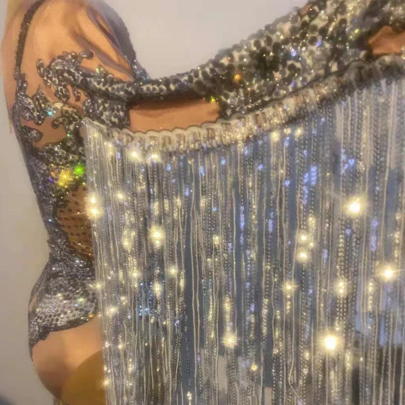 بدلة للجسم بأحجار الراين الفضية اللامعة وأكمام شرابات ترتر ثياب نسائية راقصة جوجو زي مغني المسرح الهذيان XS2738