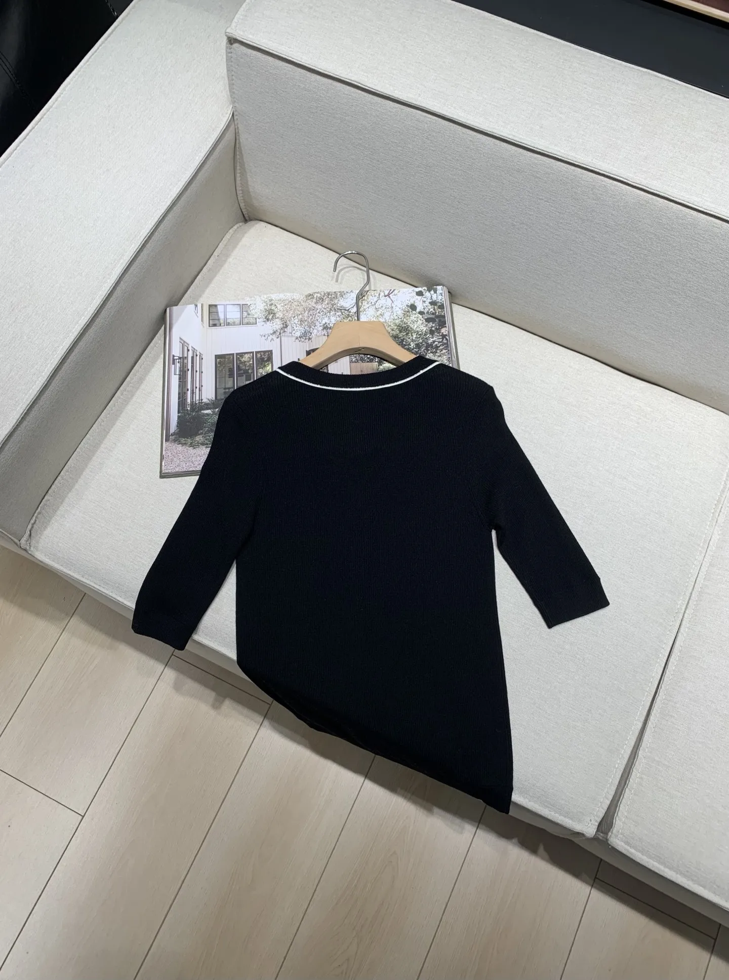 

New Autumn And Winter V-Neck Slim Wool Five-Point Sleeve Knitted Bottoming Shirt Beaded Versatile Top