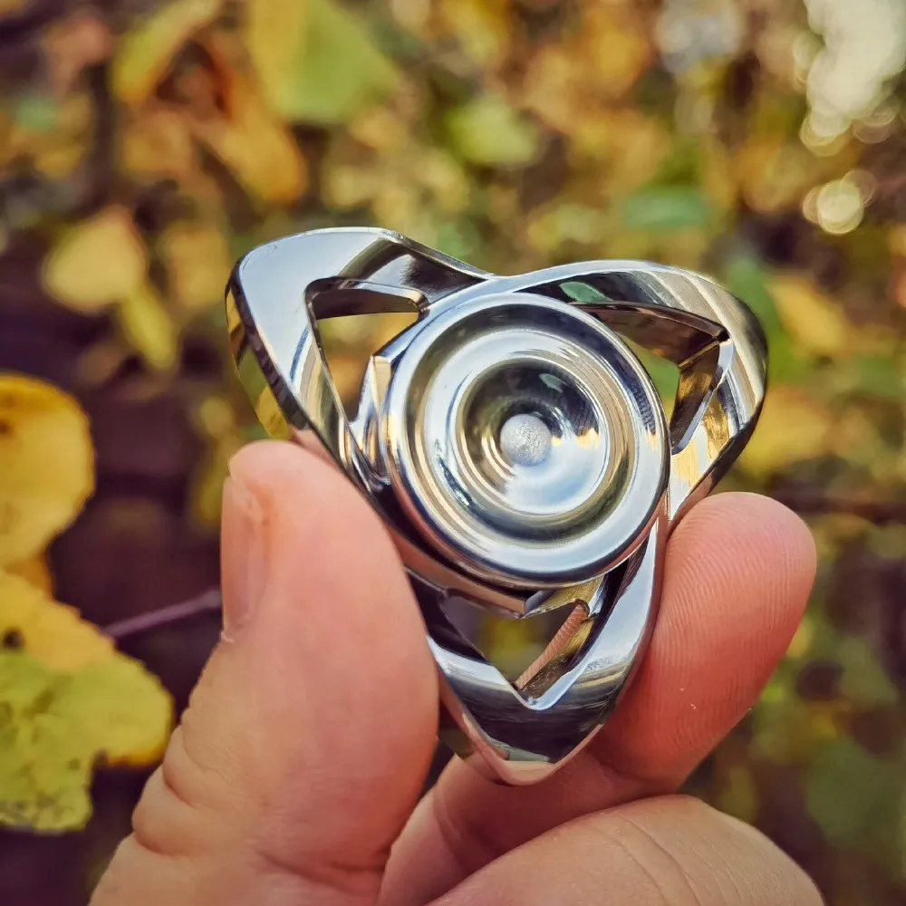 Helles Blut EDC String Sin Fidget Spinner Zappelspielzeug für Erwachsene Dreiblattiger Fidget Spinner Handhabung Gefühl Gyro Fidgeting Spinner