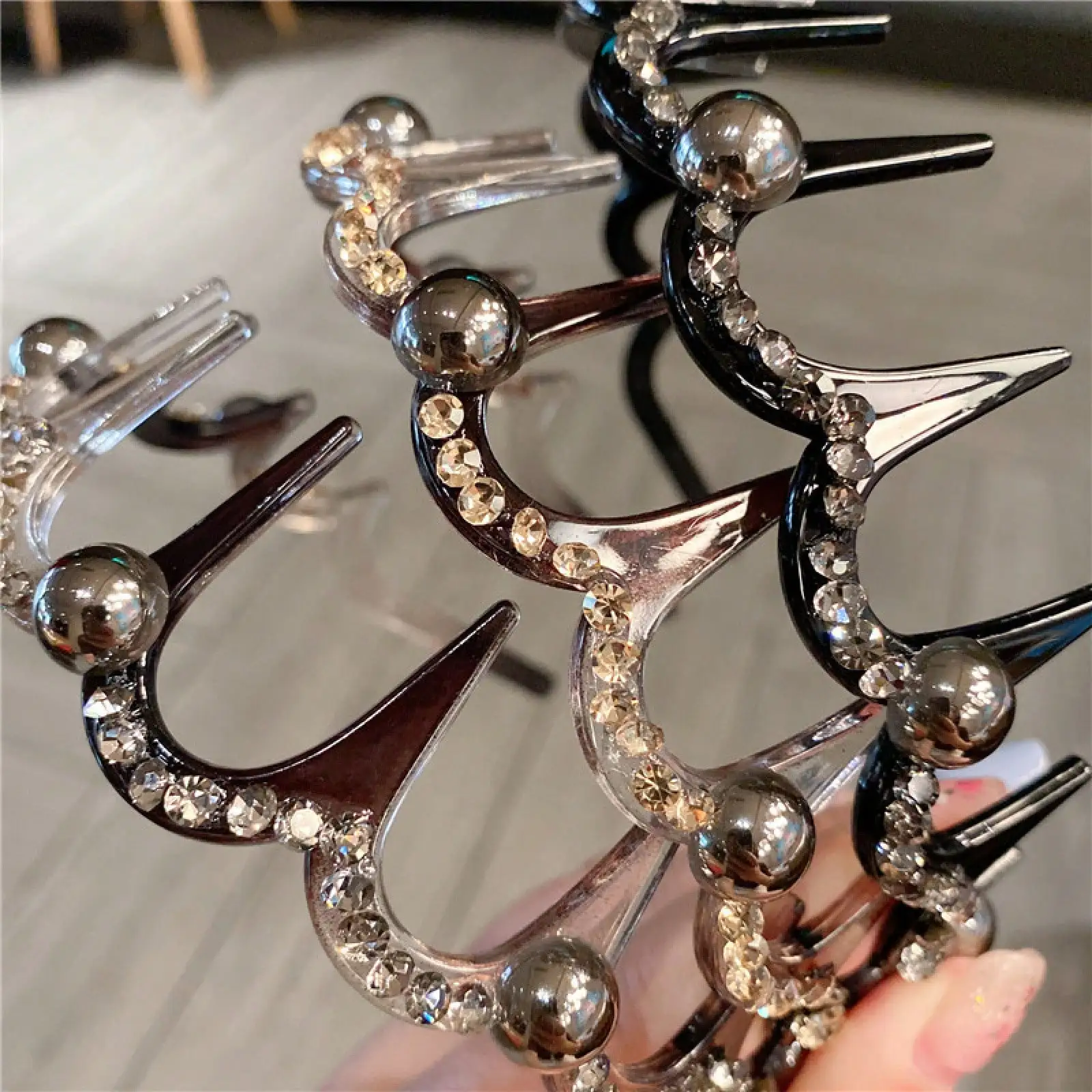 Toothed Wavy Headband, Pearl And Decorated Women's Headband, Multifunctional Hair Clip, Sweet And Cool Style Hair Accessory.