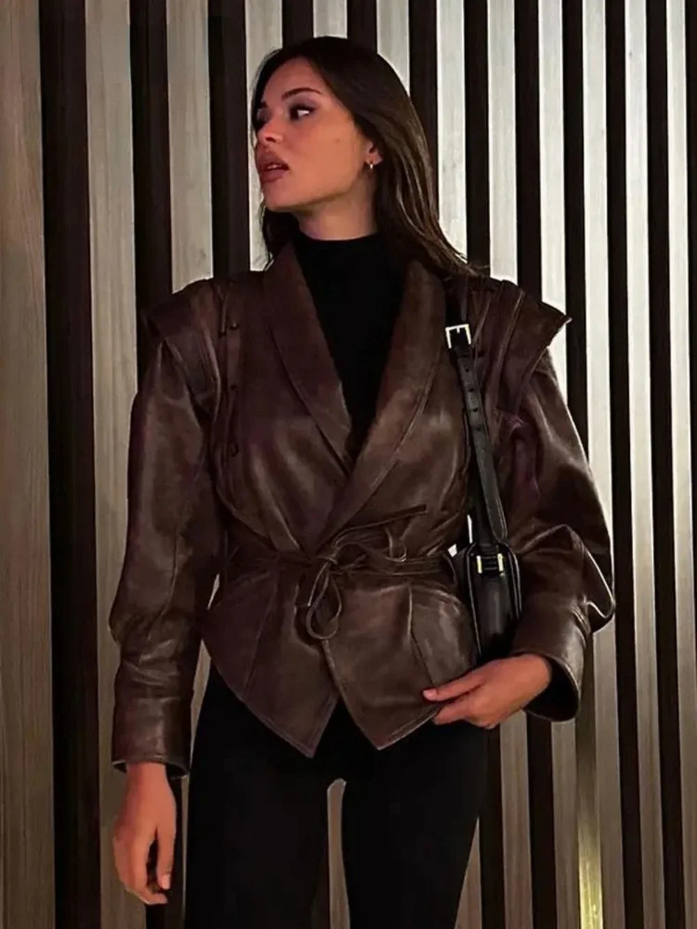 봄 가을 인조 가죽 재킷 여성 패션 빈티지 V넥 여성용 PU 코트 2024 우아한 하이 스트리트 캐주얼 여성 아우터