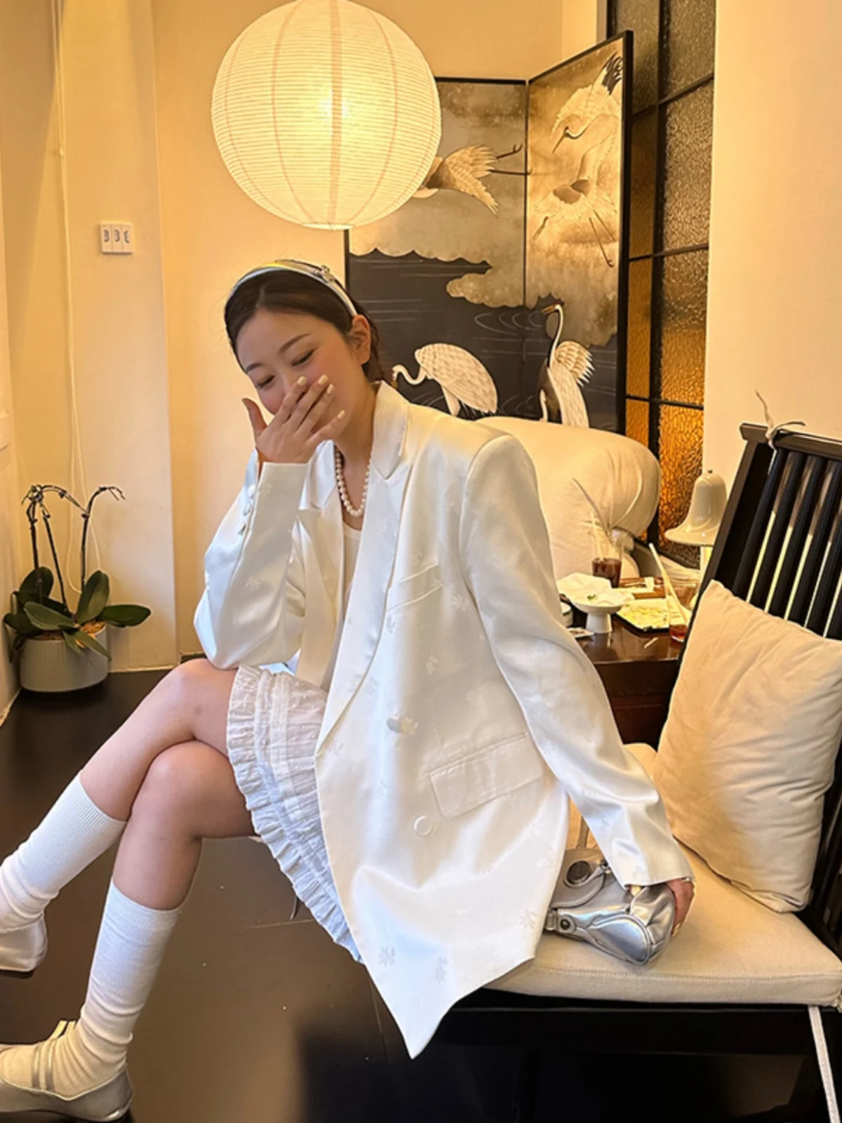 

Новая китайская женская куртка из атласа с цветочной вышивкой, повседневная, приталенная, весна-лето, новинка, белая верхняя одежда