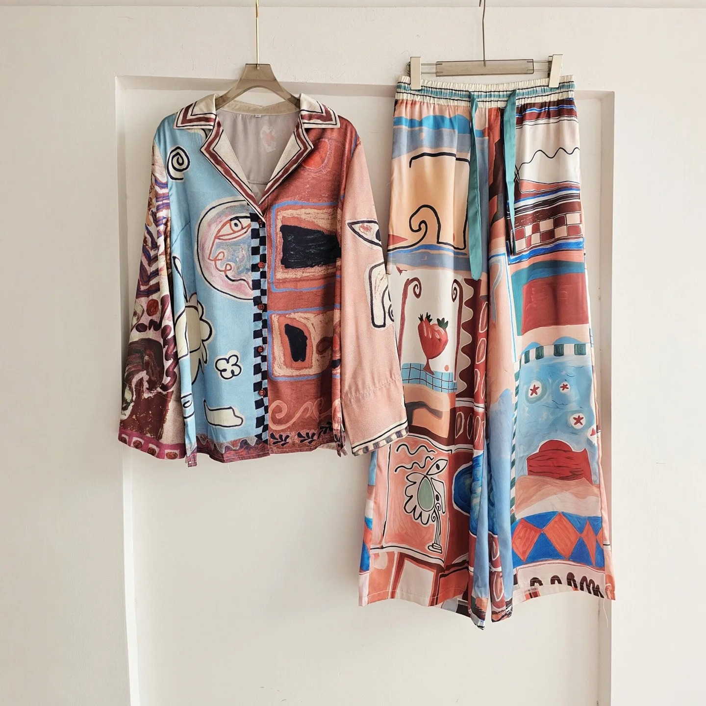 

Baroque French Silk Satin Simulation Casual Long Sleeve Shirt Pant Sets Vintage Style Graffiti Art Printed Two Piece Suit Women