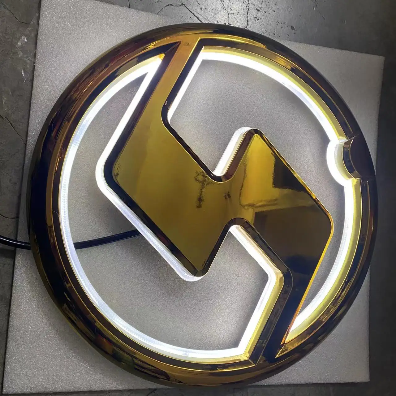 Car Logo Illuminated Large S Front Bumper Shacman X3000 Gold White Light Truck Parts