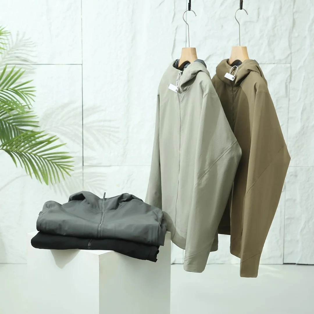 

Мужская демисезонная ветрозащитная, водонепроницаемая, дышащая куртка с капюшоном из нейлона и спандекса на молнии...