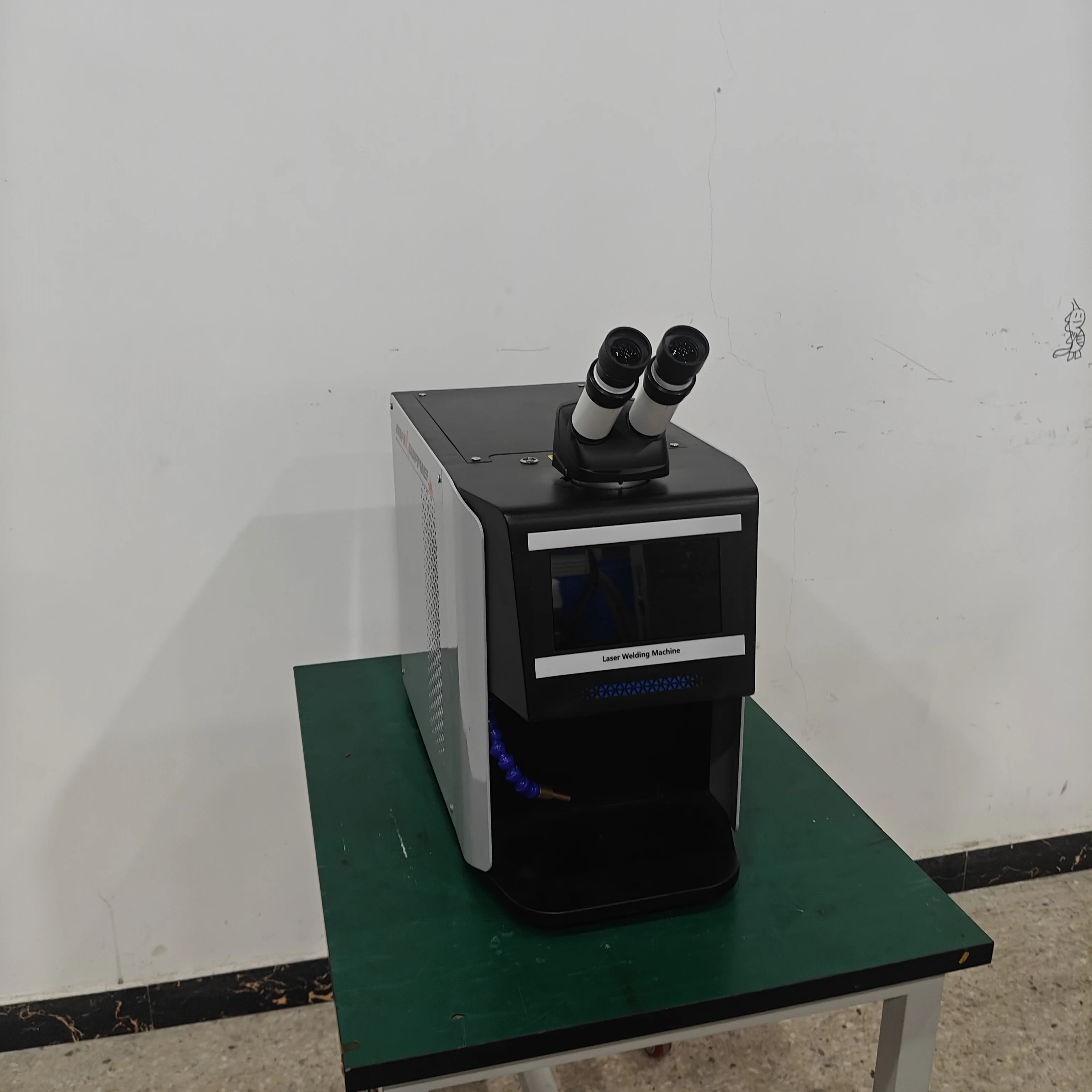 QCWレーザー溶接機1000W、金銀宝飾品修理用、CCDカメラとLCDディスプレイ付きポータブル精密スポット溶接機